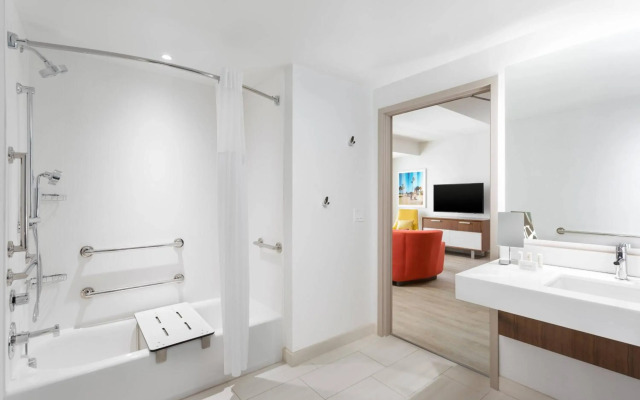 Courtyard by Marriott Santa Monica