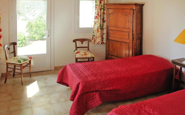 Charming holiday home with private garden, Revest-du-Bion