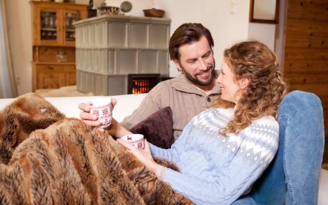 Holidaysun, Chalet Foresthouse, Detached Villa, 1000 qm garden, mountainview, whirlpool, BBQ&bikes&sunbeds for free