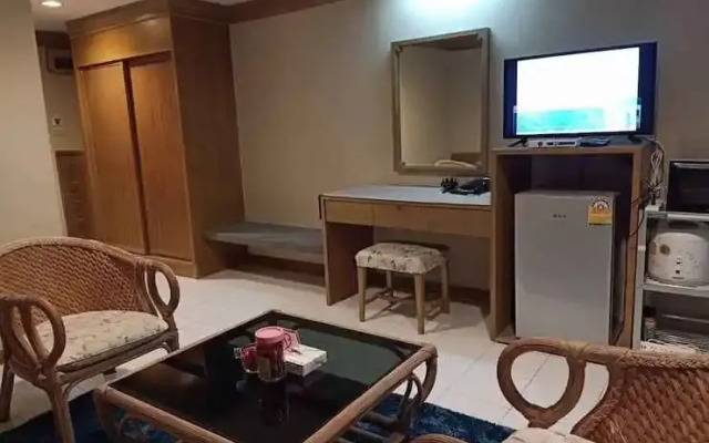 Patong Beach Gardens - Pool, Fast Wifi, Smart TVs