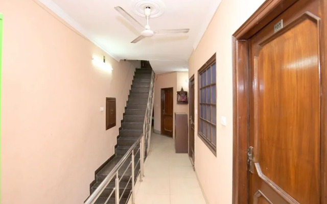 OYO 13700 Hotel Star Palace