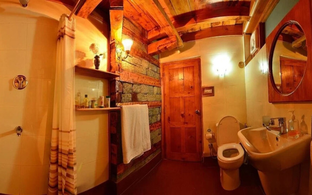 Himalayan Kothi Kais