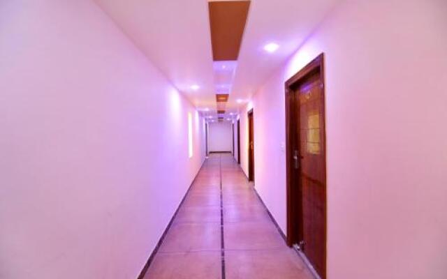 OYO 22238 Hotel Baaz