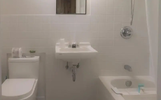 Barefoot Villas Room 1 Redwood