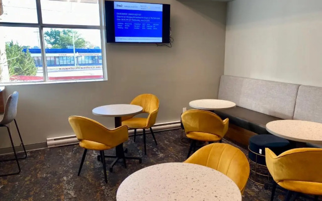 Howard Johnson Express Inn - Winnipeg West