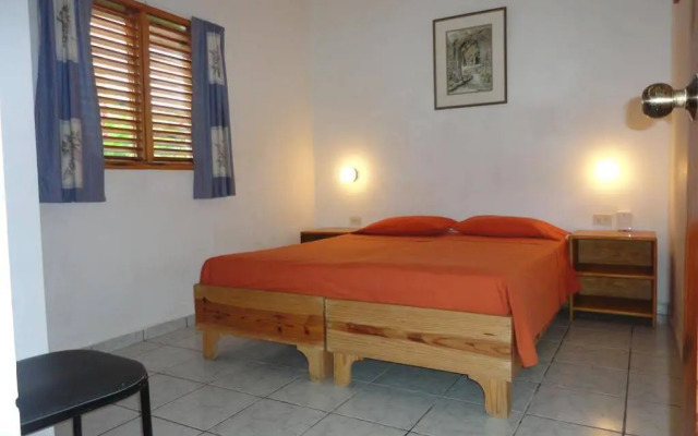 El Flamboyan Apartments