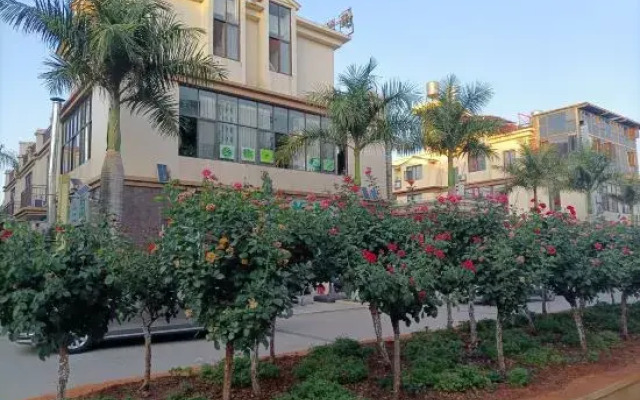 Fuxian Lake Juhu Yisu (Sunshine Coast Branch)