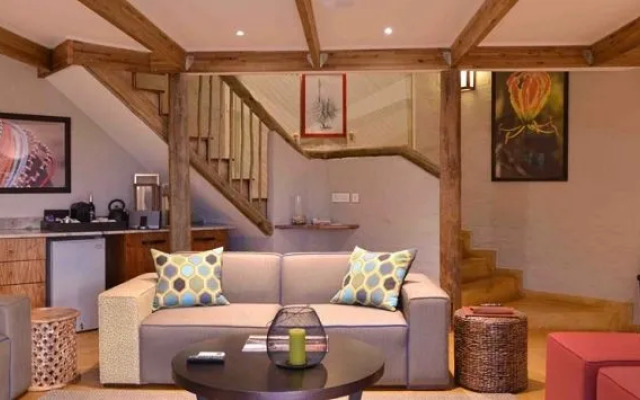 Victoria Falls Safari Suites