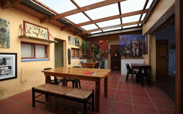 Buccaneers Lodge & Backpackers