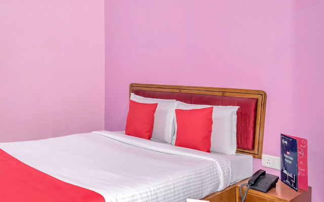 OYO 10685 Hotel Centre Point