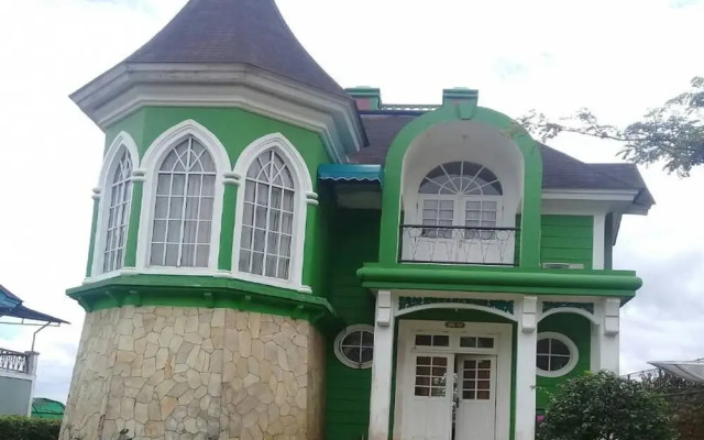 Villa Kota Bunga Allamanda