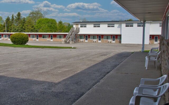 Maple Leaf Inn & Suites