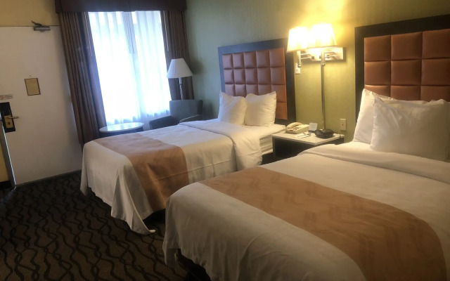 Quality Inn Airport - Cruise Port
