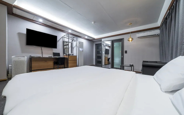 SKYHOTEL