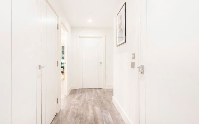 Charming 2BR 2BA Near Tower Bridge