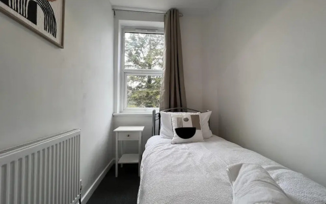 Bristol - 4 Beds - Sleeps 7 - For Groups - Garden