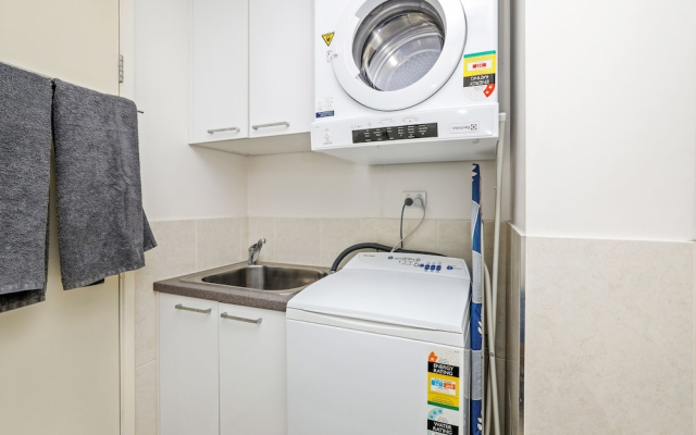 Pool View City Centre Apartment 206