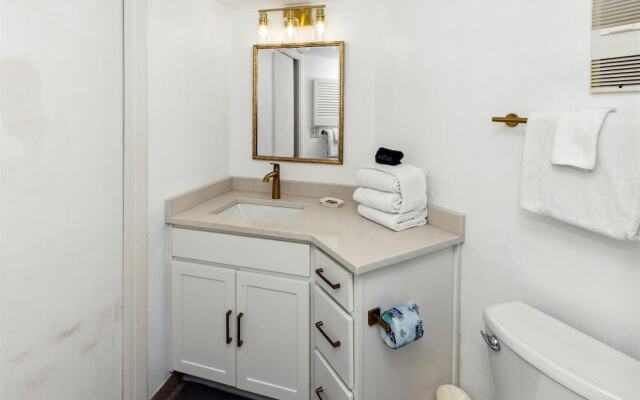 Inlet Reef 306 2 Bedroom Condo by RedAwning