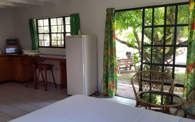 Bananaquit Apartments