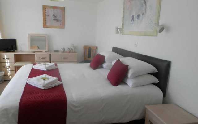 Wayside Cheer Hotel