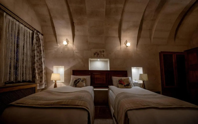 Sinasos Palace Cave Hotel
