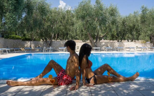 "melograno" Holiday Home With Swimming Pool and Private Beach