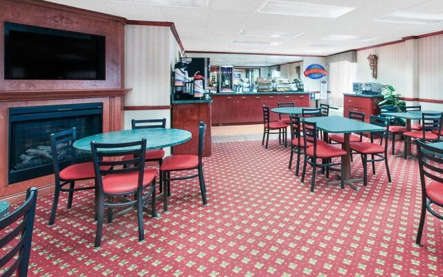 Baymont Inn & Suites Flint