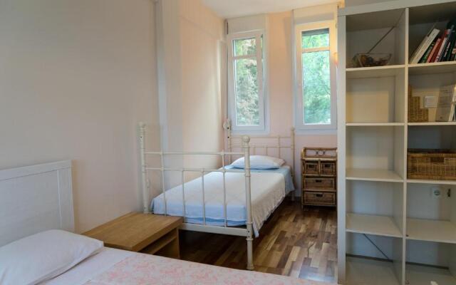 Lovely apartm.near airport