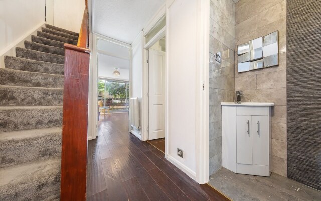 Canton Street - Deluxe Guest Room 3