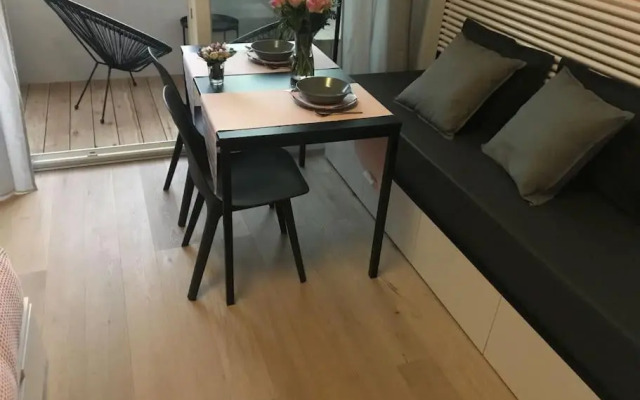 Sunny home with cute dragon in the center+parking