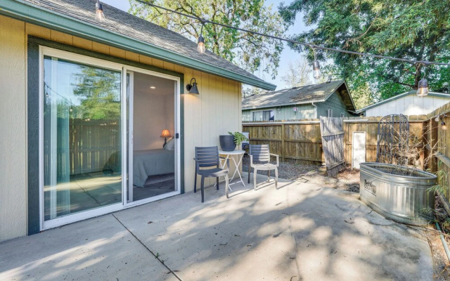 Welcoming Grants Pass Retreat - Walk to Park!