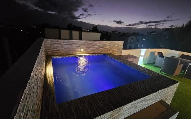 Rooftop Garden Jacuzzi Luxury Villa