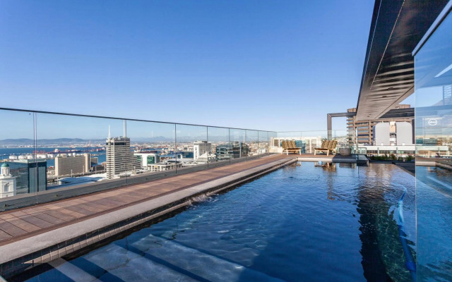 Luxuriuous 1 Bedroom in 16 on Bree