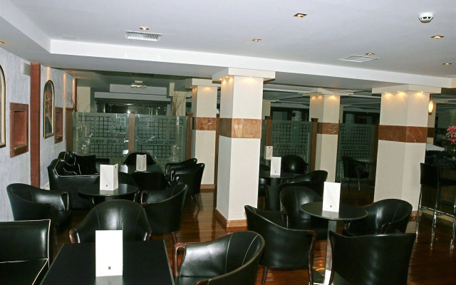 Crithoni's Paradise Hotel