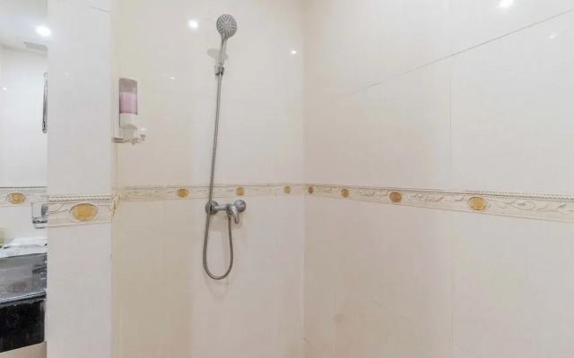 1BR with Pool &Gym Prime Location C233