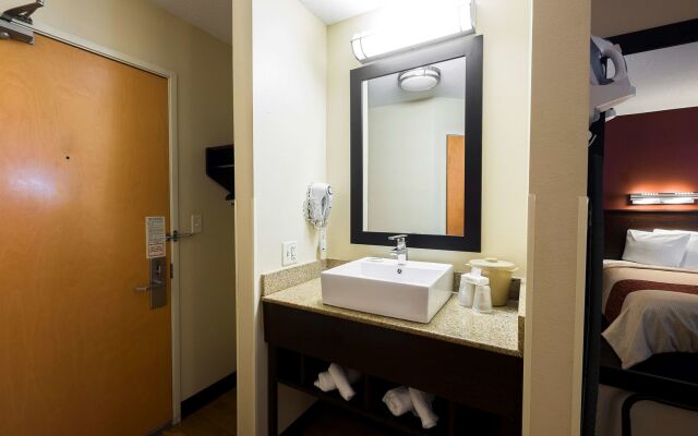 Red Roof Inn PLUS+ Boston - Logan