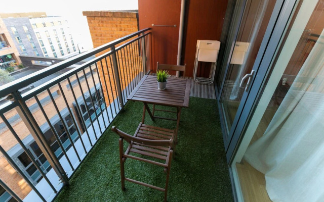 Bright Comfy 2 bed in trendy Dalston