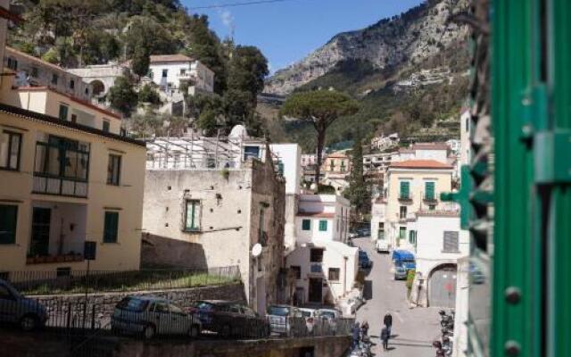 Donna Sara - Cozy Flat In A Charming Amalfi Court