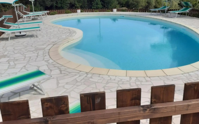 agriturismo gli olivastri - casa ginestre con piscina e vista mare