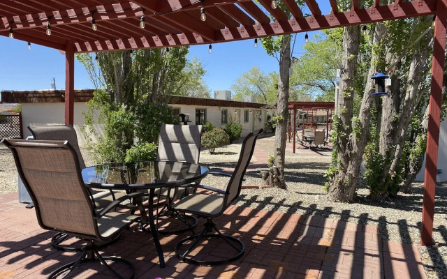 1 or 3 Bedroom Apartment with Full Kitchen