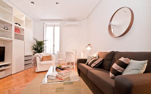 Exclusive Apartment In Paseo Del Prado