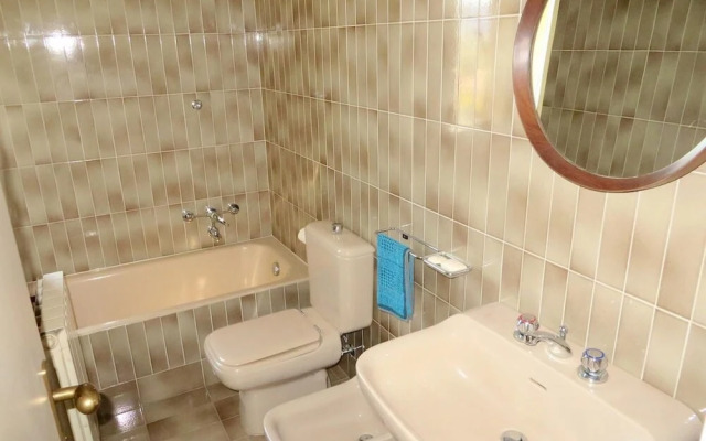 Selva 1 Lake View Apartment in Ghiffa With Pool