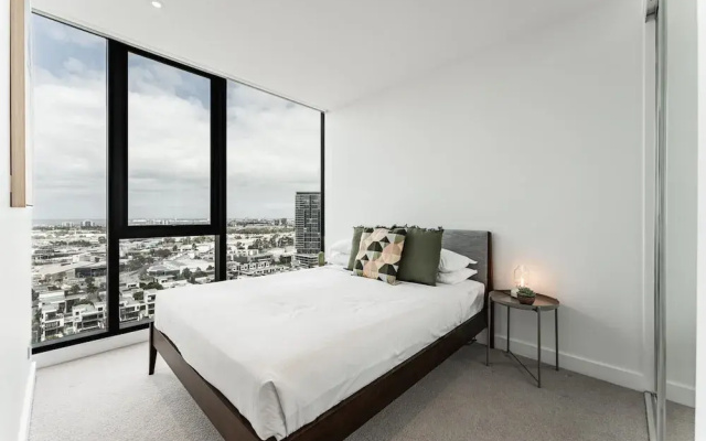2-bed With Harbour Views & Outstanding Amenities
