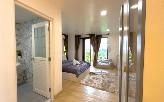 Breezewood Bangkok Hotel