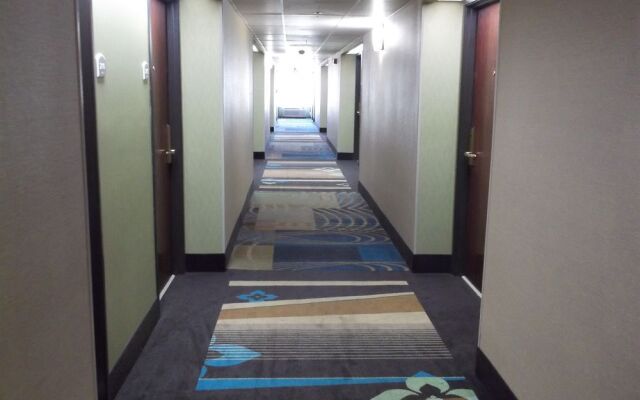 Holiday Inn Express & Suites Bentonville