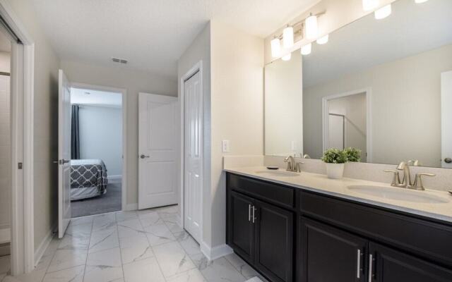 8942tw 8 Bedroom Villa by RedAwning