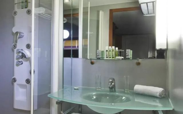VIP Paris Yacht Hotel