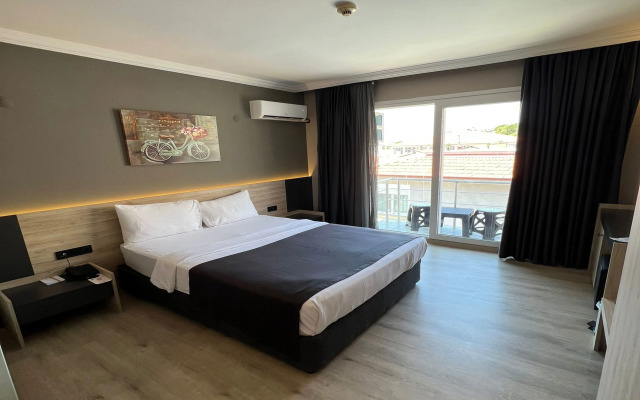 Grand Faik Hotel Çeşme