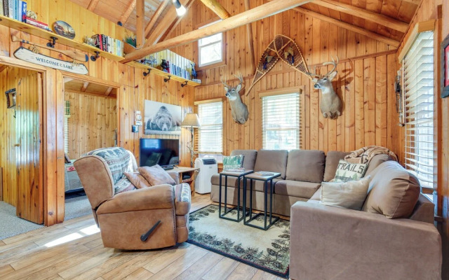 Cozy Wisconsin Getaway w/ Dock & Lake Access!
