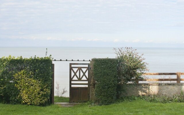 House With 8 Bedrooms in Grandcamp-maisy, With Wonderful sea View, Fur